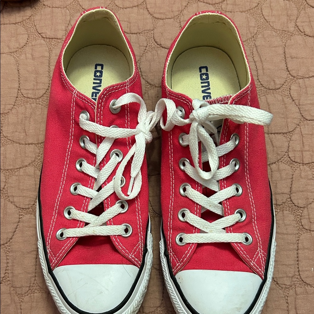 Converse Classic 
HOT PINK
SIZE 9